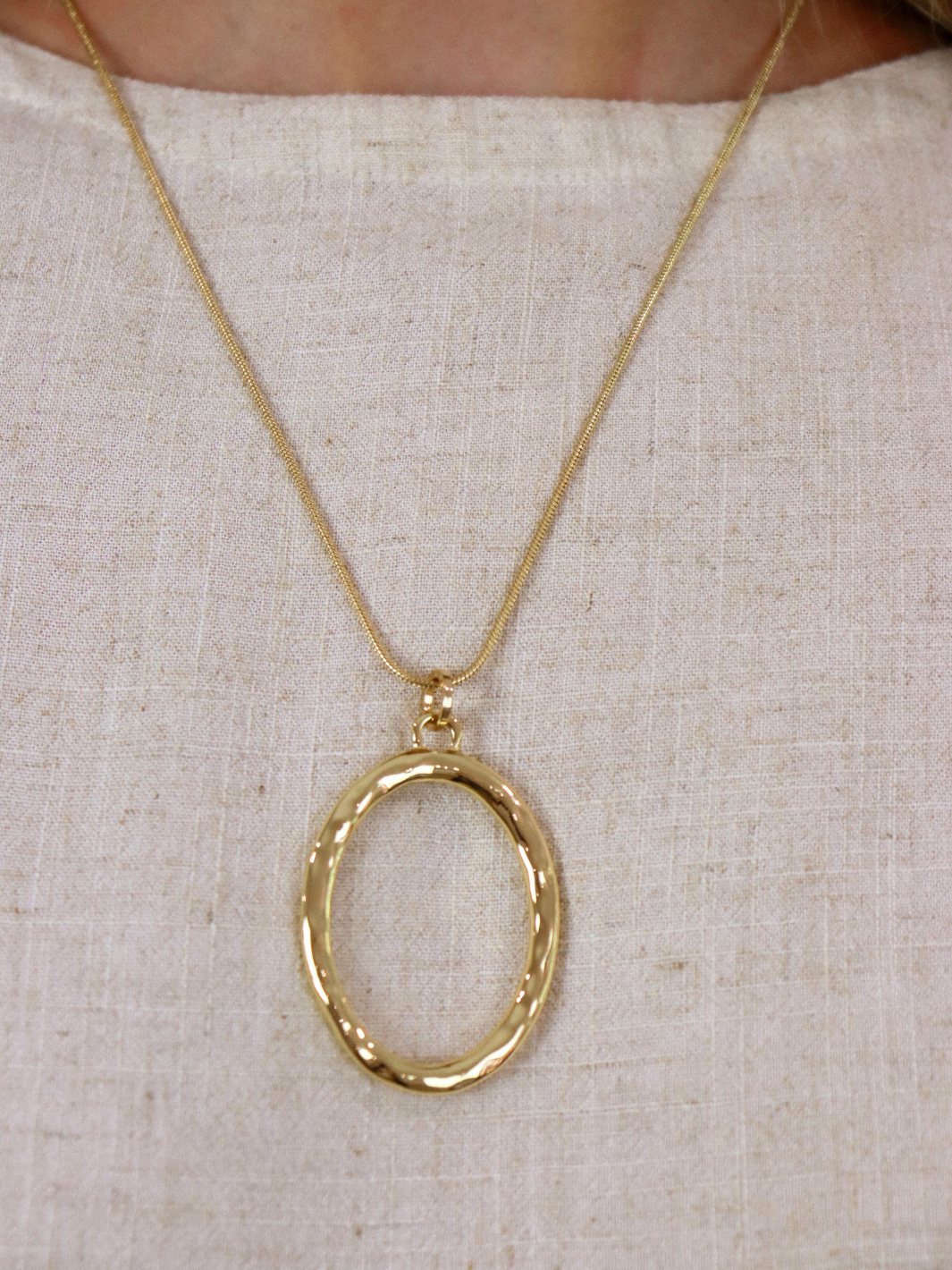 TEXTURED RING NECKLACE