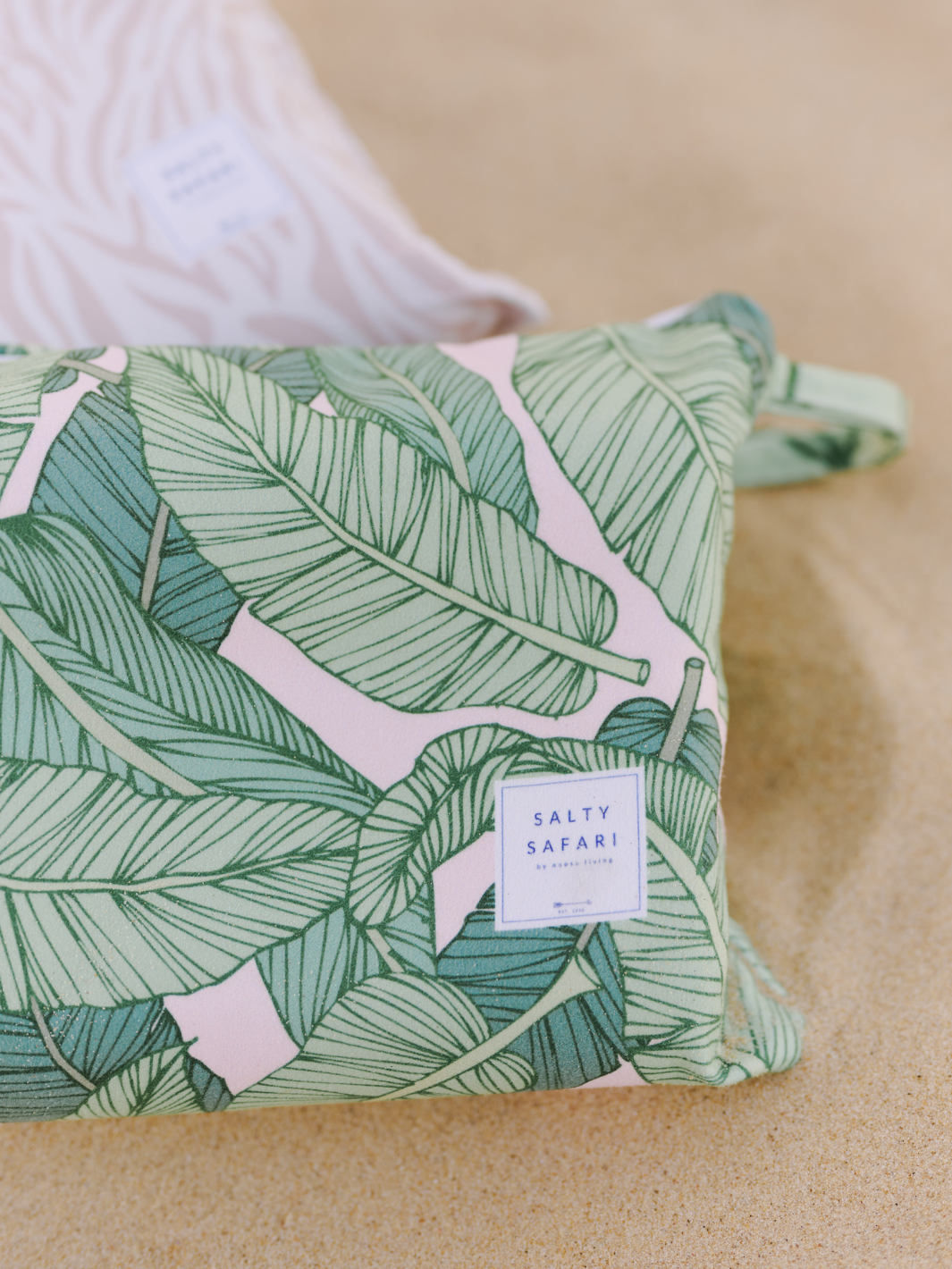 SAND FREE BEACH TOWEL