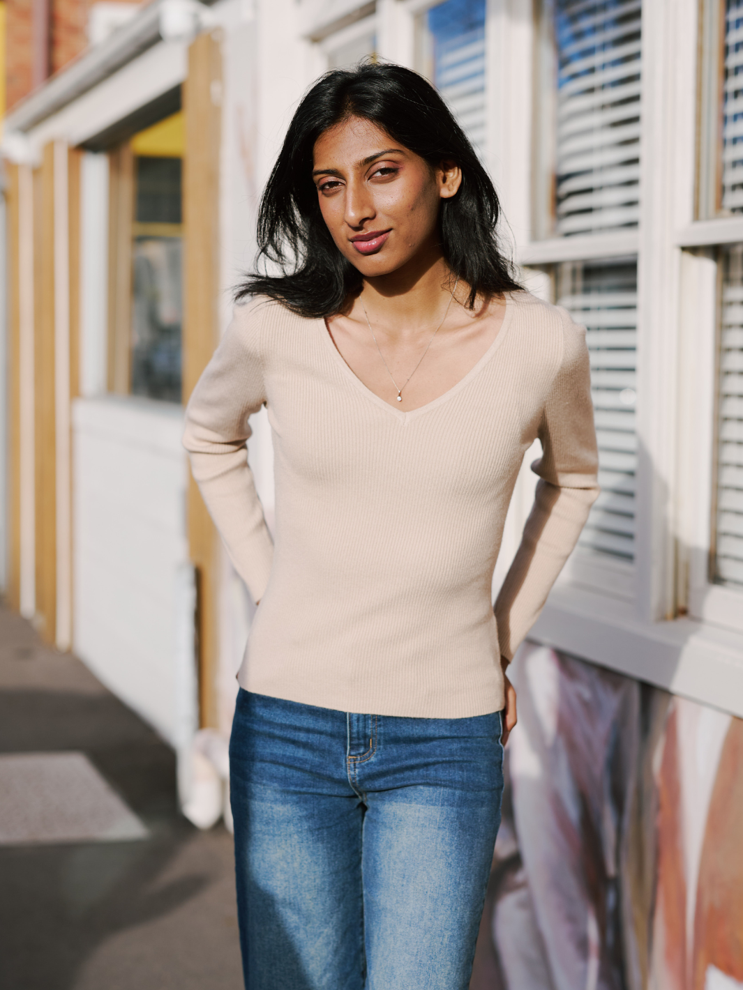 LIGHT V-NECK KNIT