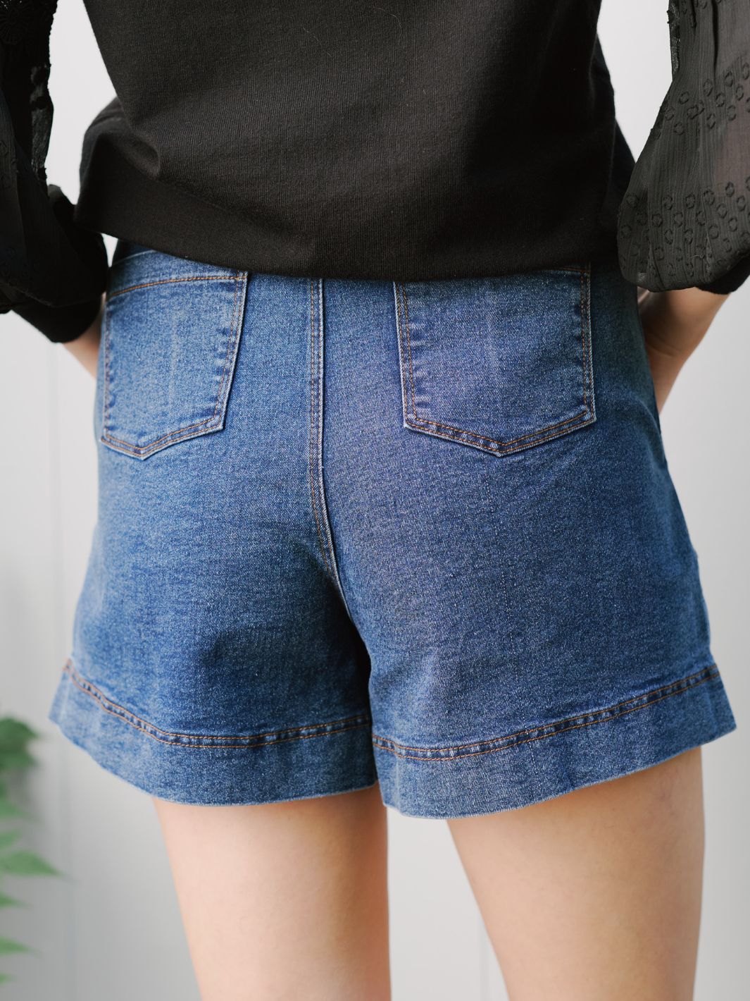 JULIA SHORT