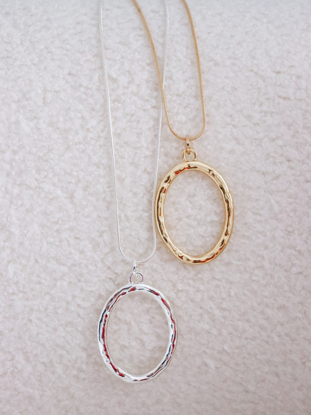 TEXTURED RING NECKLACE