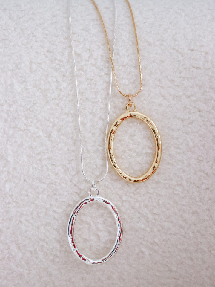 TEXTURED RING NECKLACE